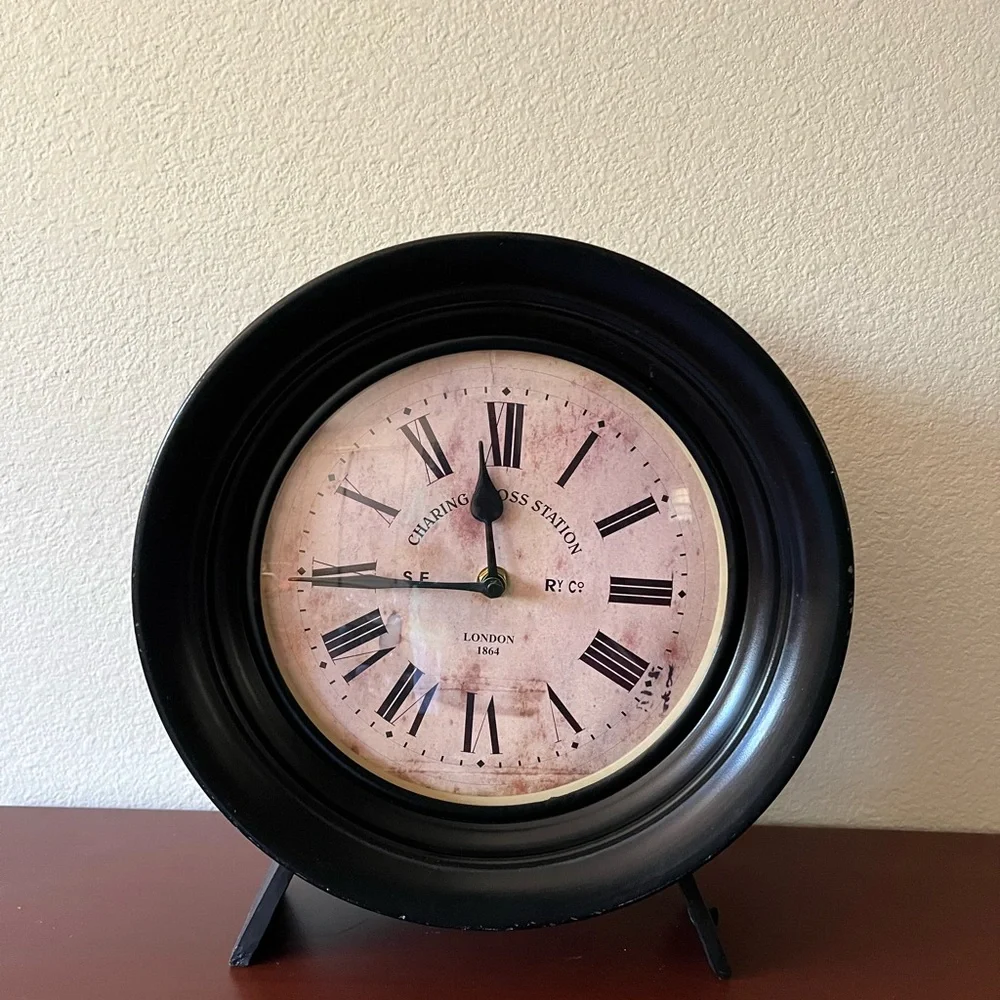 Vintage double-sided table clock